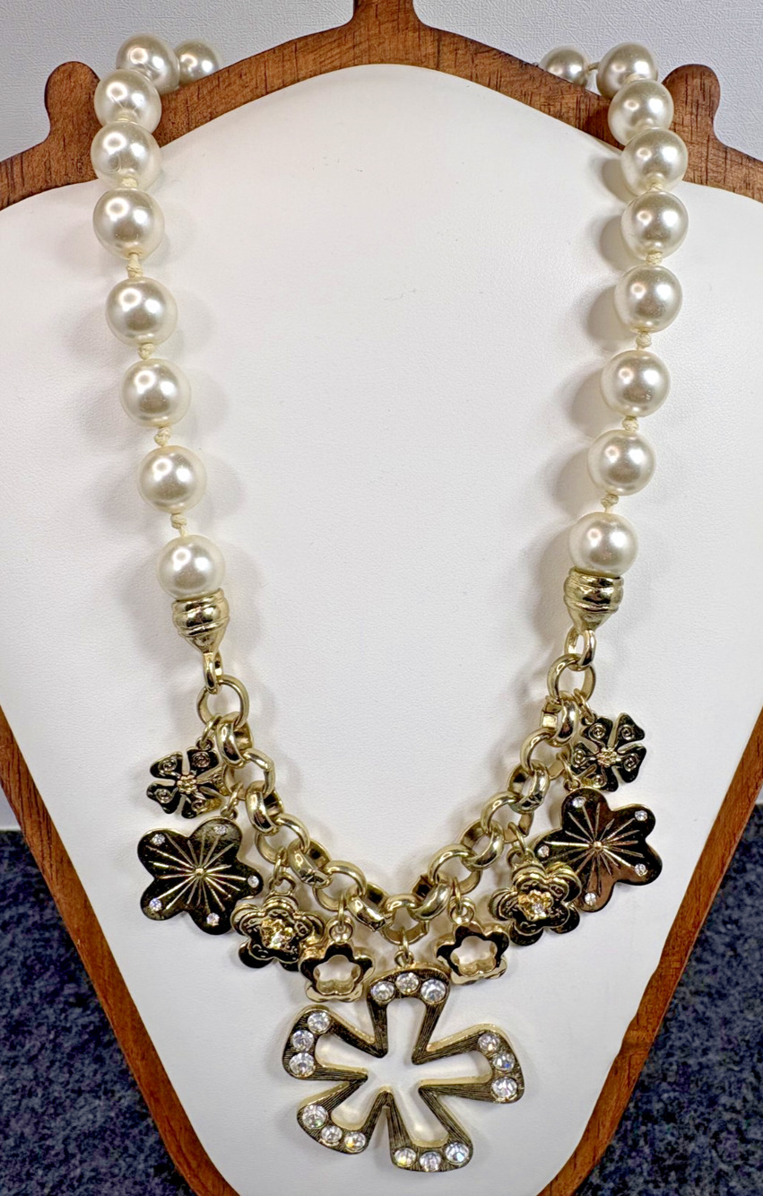 Vintage Faux Pearl Flower Charm Statement Necklace Gold Tone Rhinestone Toggle